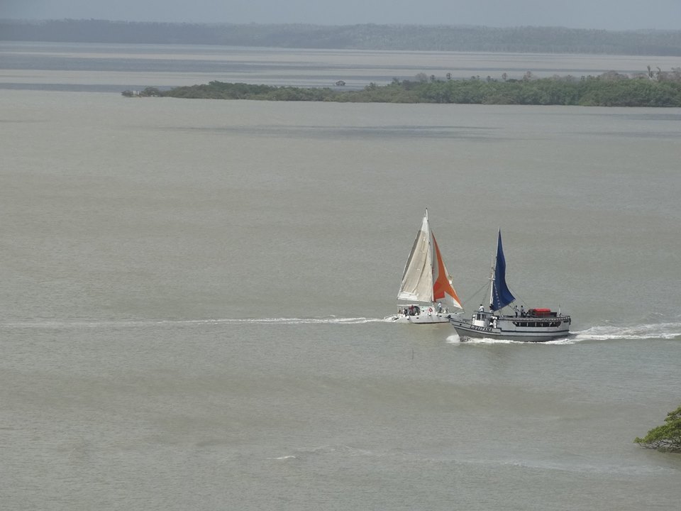 Foto de Catamarã fica à deriva na baía de São Marcos
