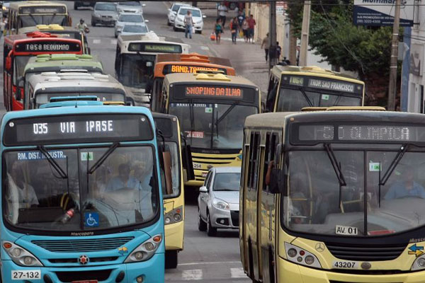 Foto de Ônibus amanhecem rodando na capital com catraca livre por problemas na bilhetagem