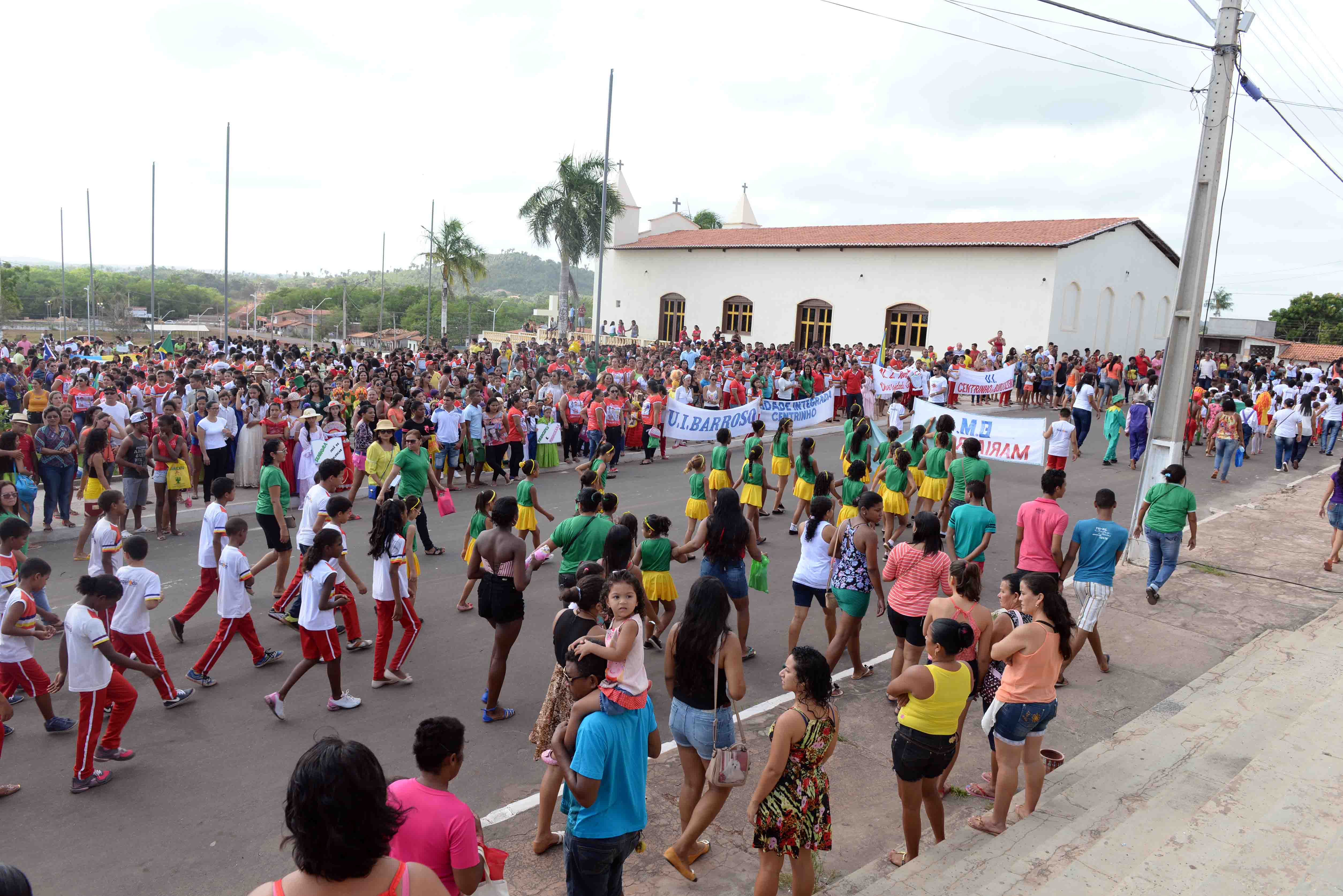 Foto de Escolas de Bequimão desfilam pelas ruas da cidade para comemorar a Independência do Brasil