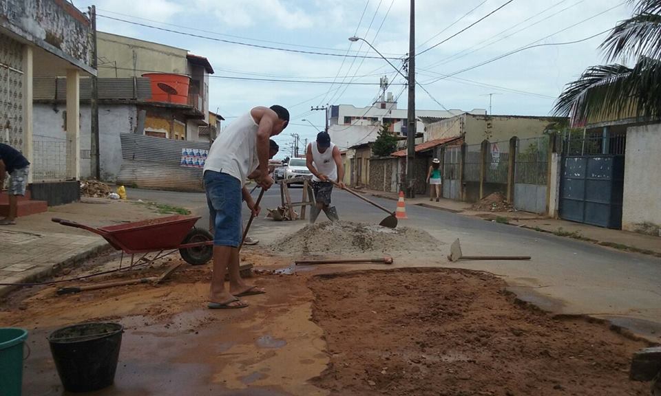 Foto de Das 1.800 Ruas asfaltadas por Edivaldo Holanda Jr, o bairro Apeadouro ficou no esquecimento