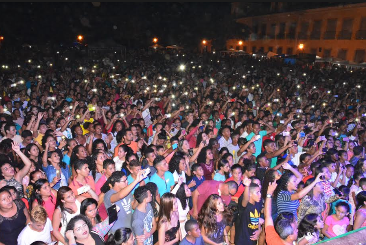 Foto de Clamor pela Pátria reúne milhares de fiéis na Praça da Matriz em Alcântara