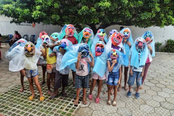 Foto de Crianças assistidas pelo Serviço Social da Prefeitura de São Luís participam de oficina de máscara carnavalesca