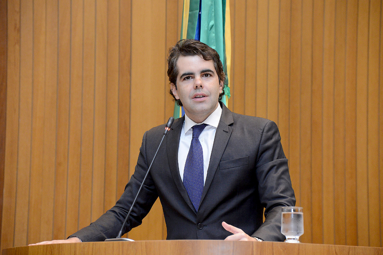 Foto de “Escândalo na PM é culpa do comandante-chefe, que é Flávio Dino”, diz Adriano
