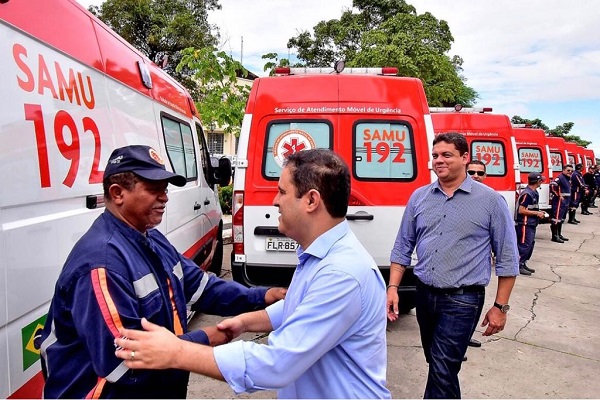 Foto de Edivaldo Holanda Jr e Lula Fylho entregam mais 10 ambulâncias para a saúde de São Luís