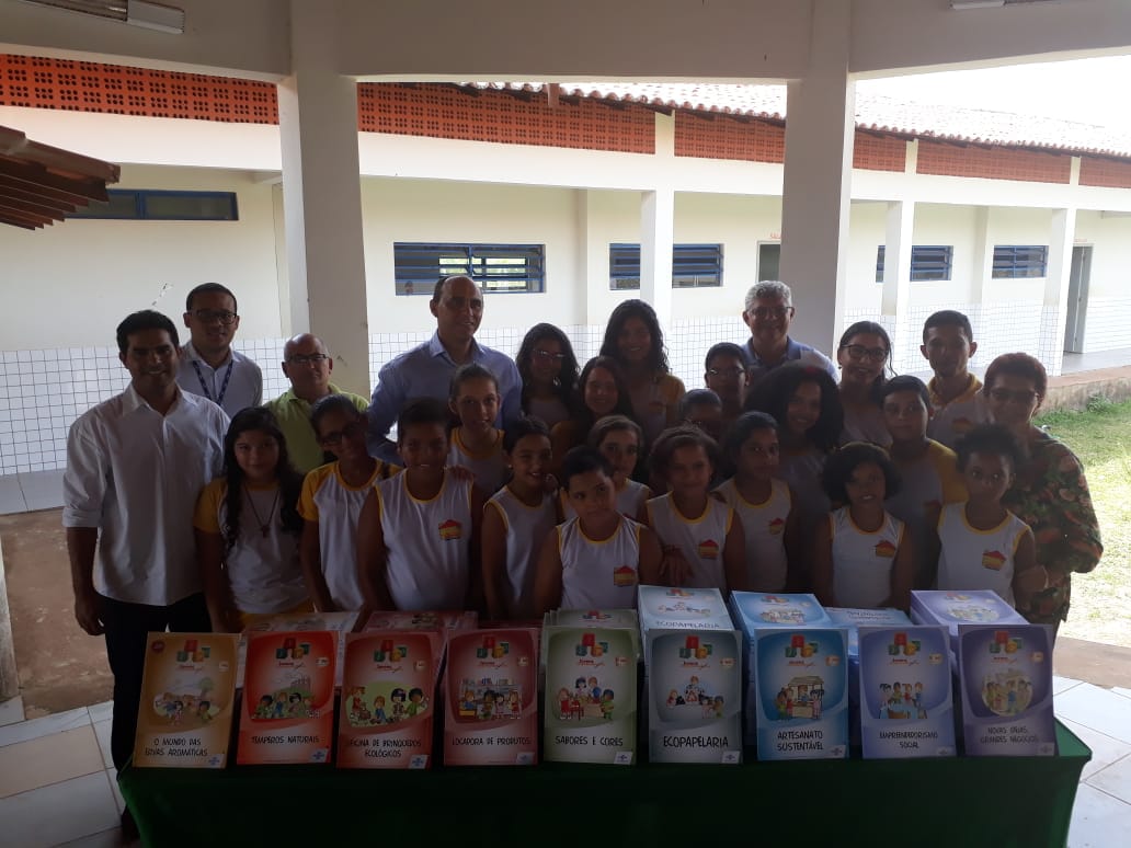 Foto de Prefeitura e Sebrae entregam livros pelo programa JEPP em Bequimão