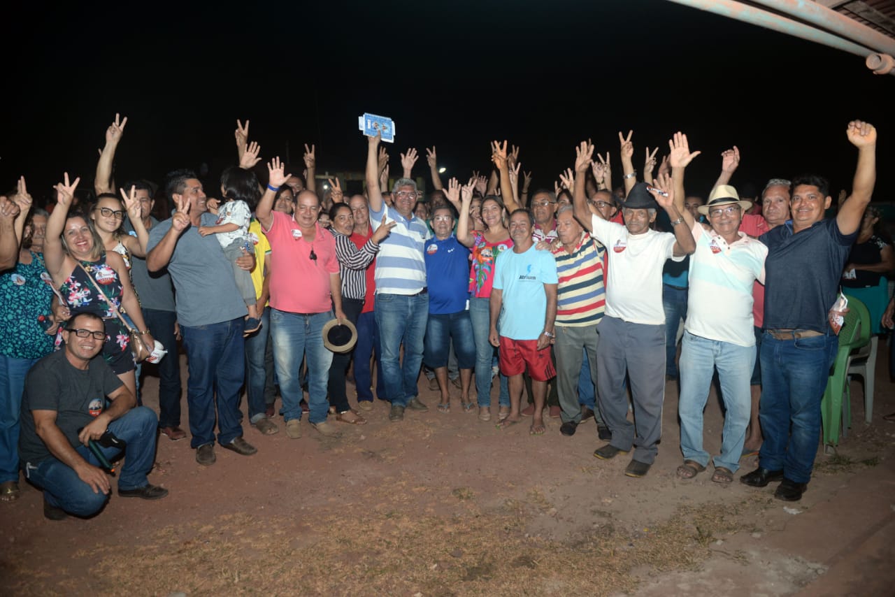 Foto de Zé Martins mostra sua força política e reúne com moradores em Pontal e Jacioca