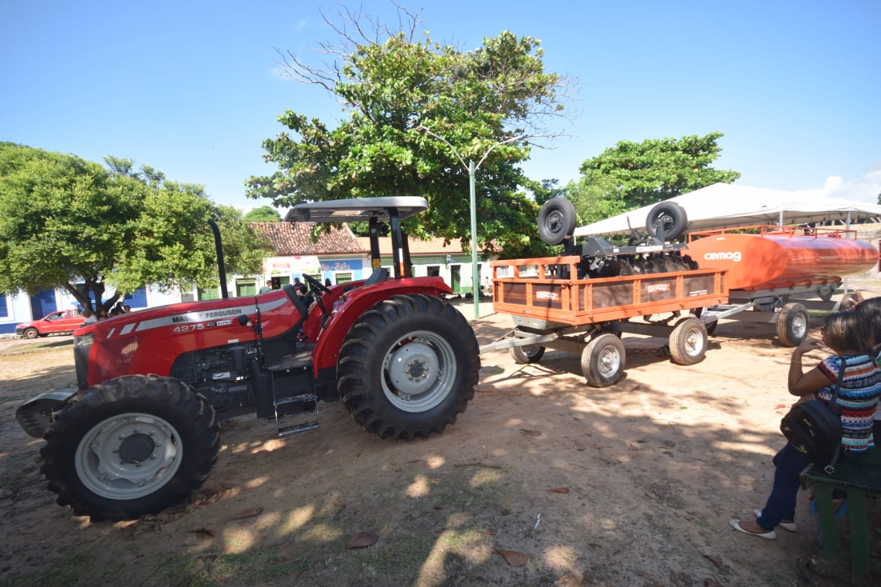 Foto de Prefeito de Alcântara entrega Patrulha Mecanizada aos agricultores familiares