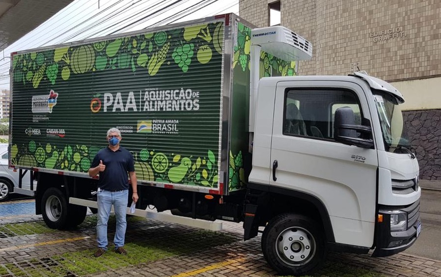 Foto de Prefeito Zé Martins recebe oficialmente caminhão frigorífico para fortalecer a agricultura familiar de Bequimão