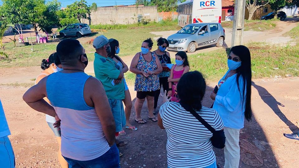 Foto de Vereadora Fátima Araújo se reúne com moradores do Eixo Cidade Operária