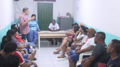 Foto de Fátima Araújo e Rogério Cafeteira reúnem com representantes de times no Estádio Gaiolão