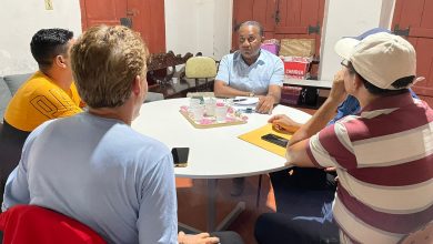 Foto de Alcântara-MA: Prefeito Nivaldo Araújo reúne com servidor da Caema, Fábio Bello
