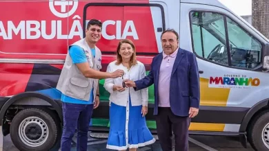 Foto de Iracema Vale viabiliza ambulância para município de Barreirinhas-MA